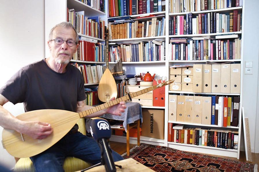 Swedish musician strums Turkish strings
