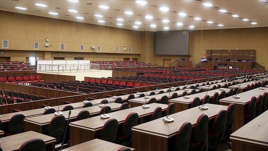 Turkish court remands over 100 active-duty personnel