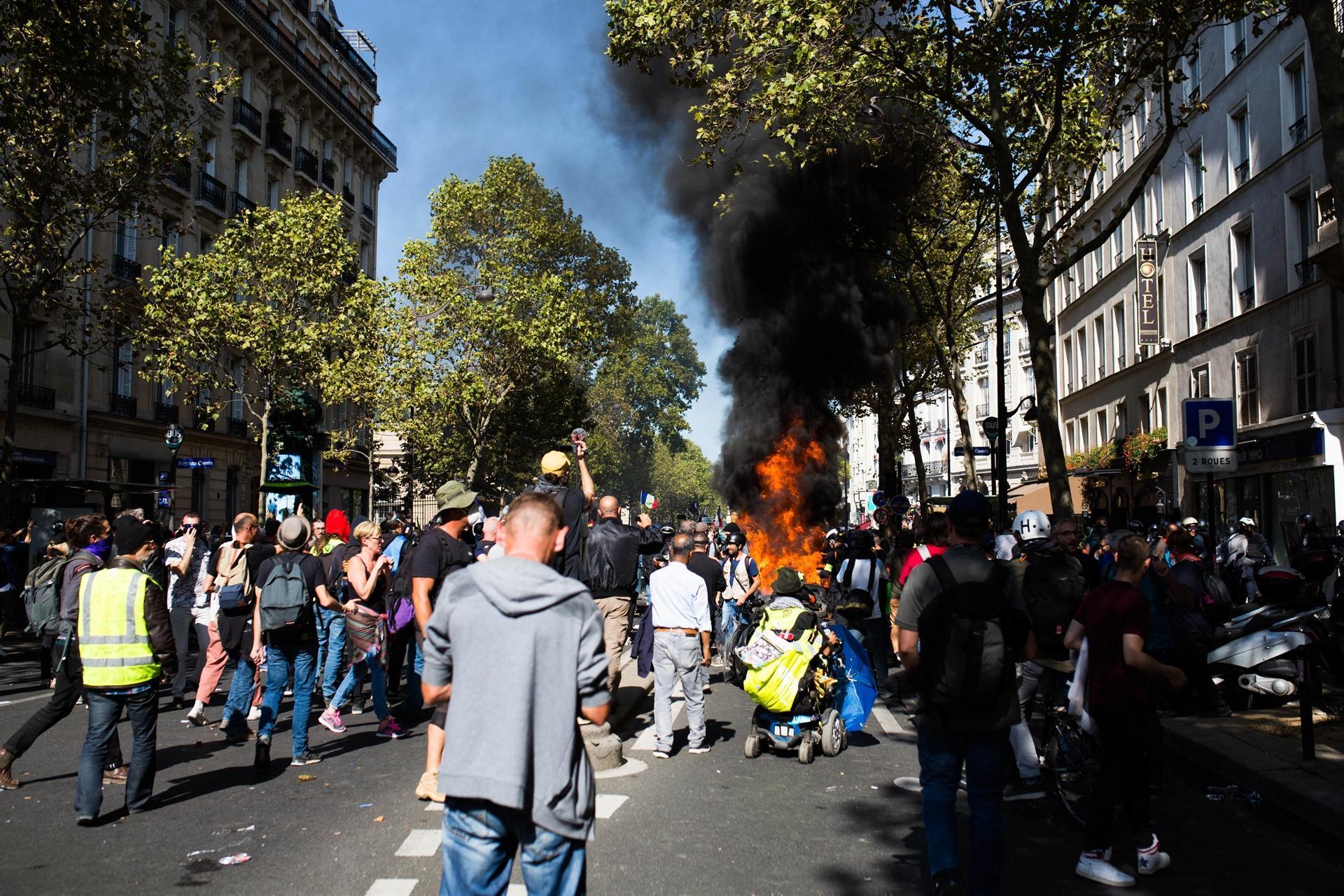 Paris draws new climate rally; police vie with yellow vests, black blocs