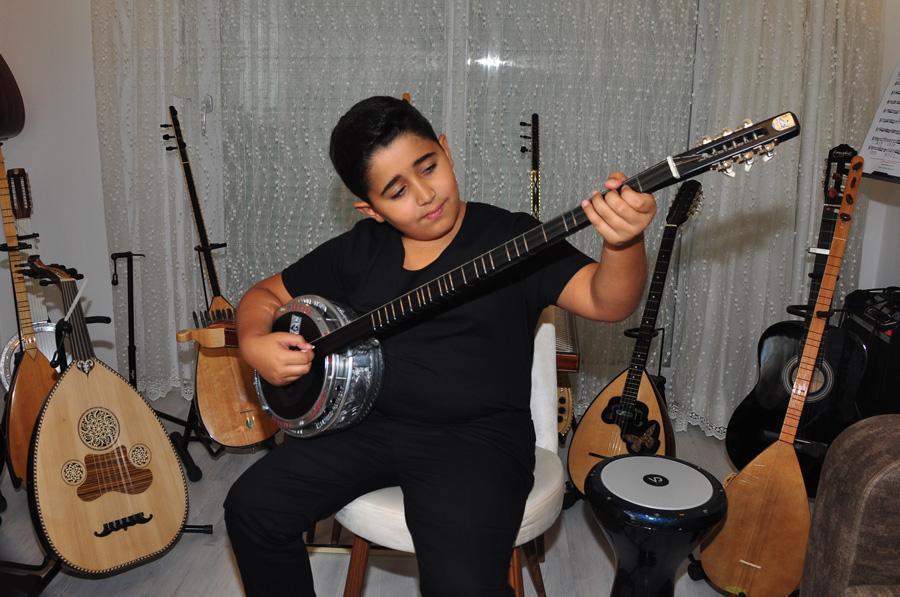 Turkey’s child prodigy stuns with musical maturity