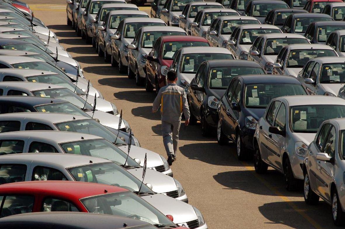Banks lower car loan costs