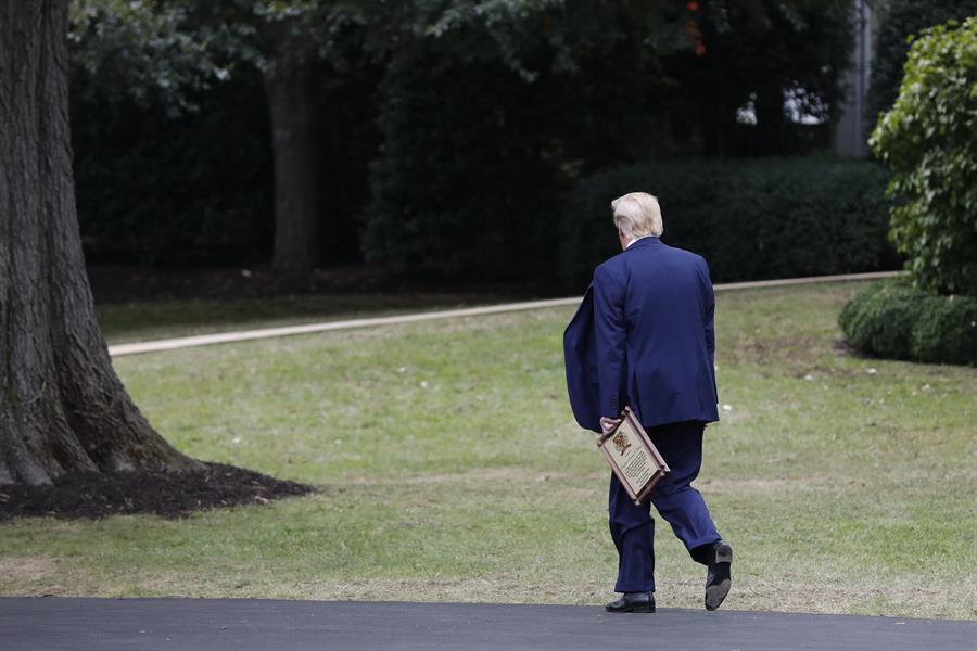 Trump: Person who helped whistleblower is close to a spy