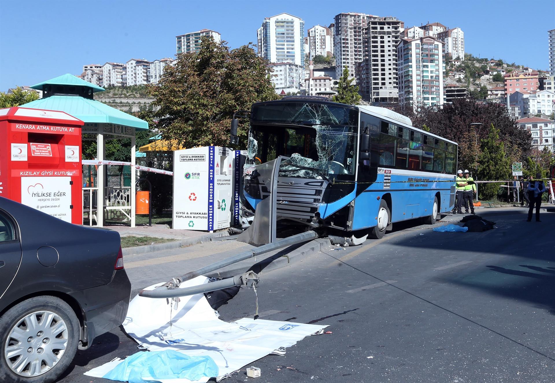 Public bus rams into bus stop, kills three in capital Ankara