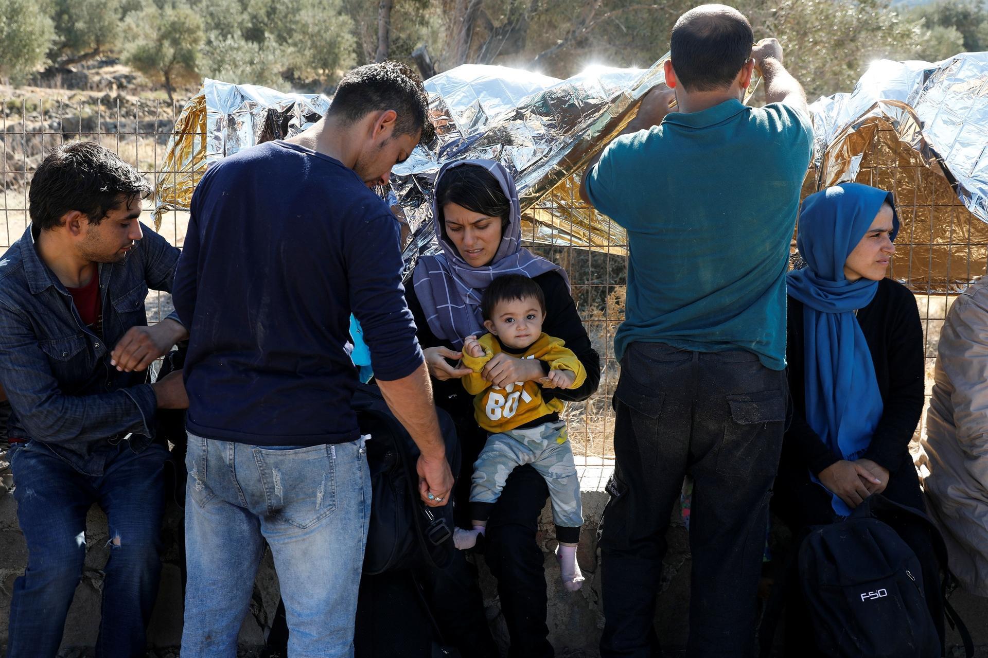 Greece calls for extra EU aid for refugees in Turkey