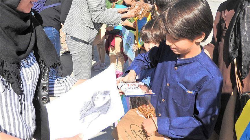 Students barter paintings to feed stray animals