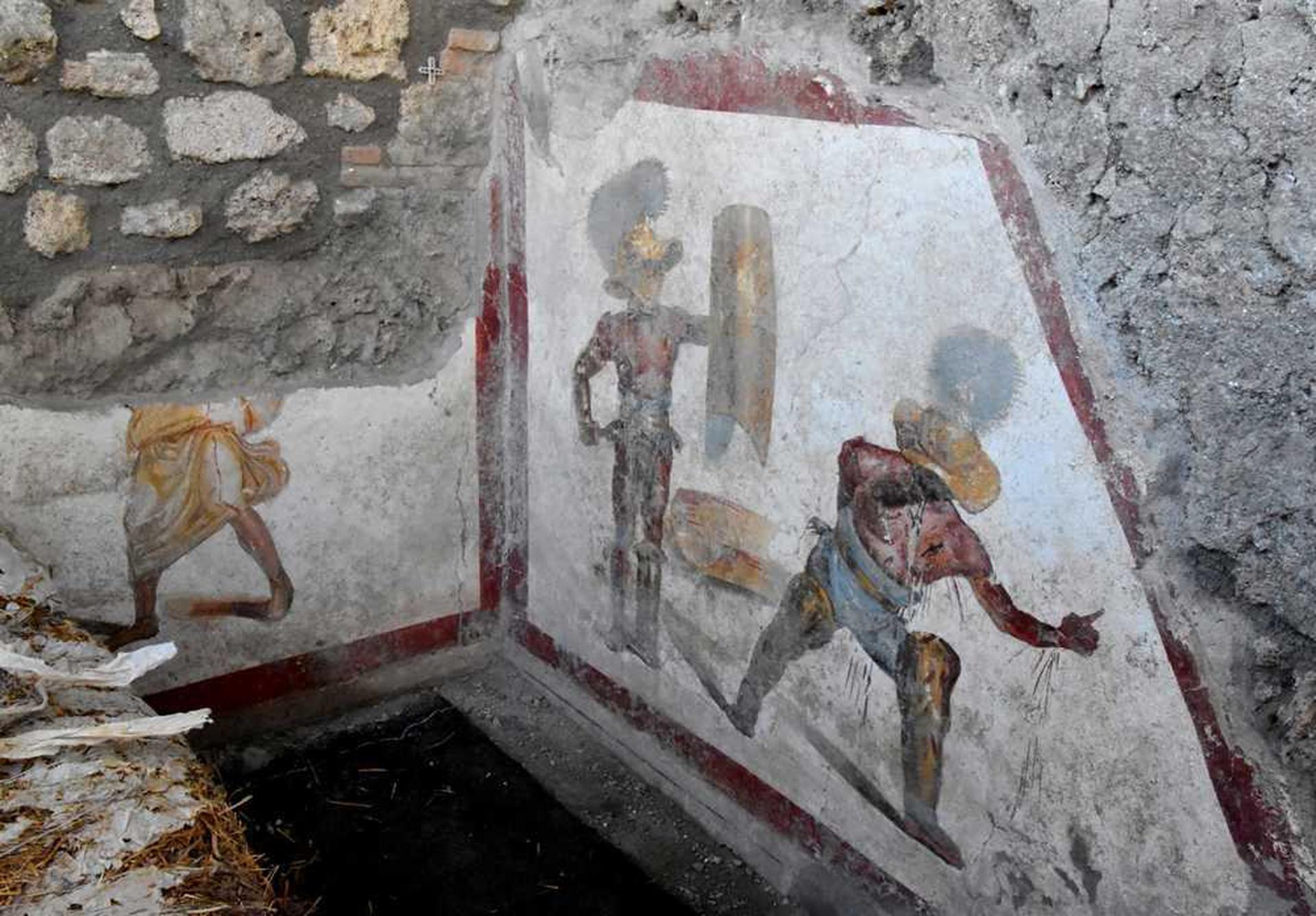 Vivid gladiator fresco discovered at Pompeii
