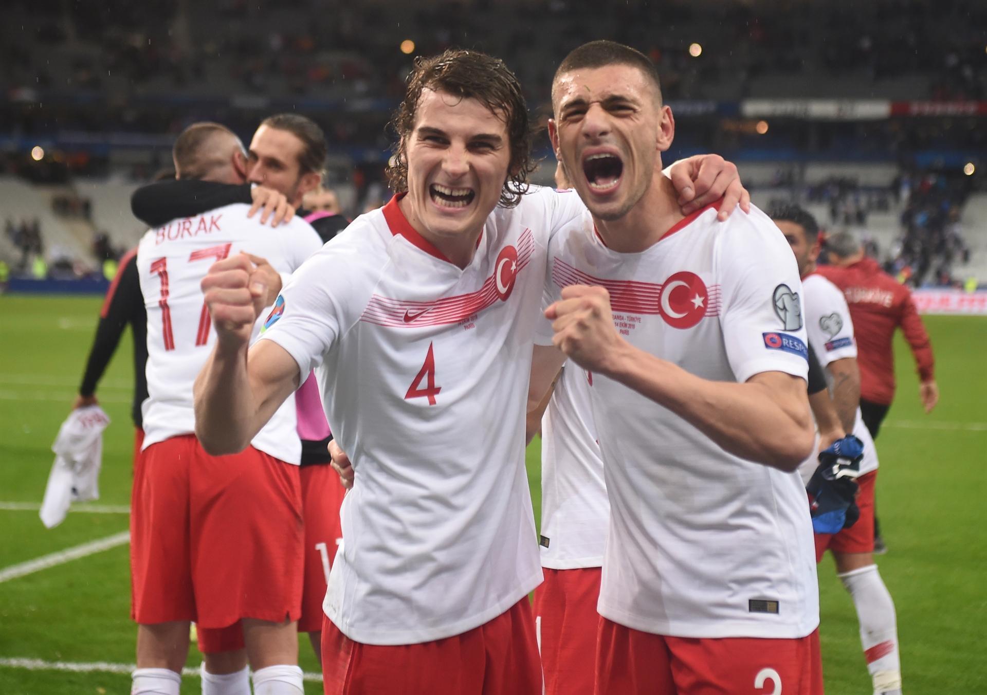 Turkey holds France to remain atop group