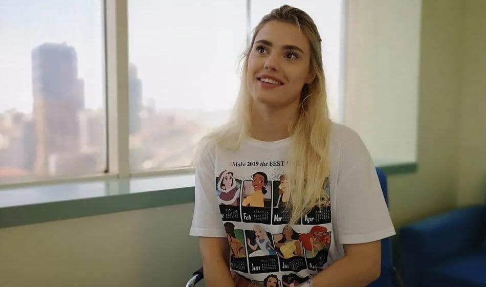 Bulgarian top model risking leg amputation begins to walk again thanks to Turkish doctors