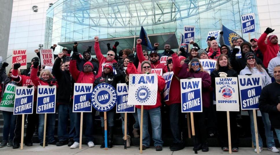 UAW will keep GM strike going while members vote on new contract