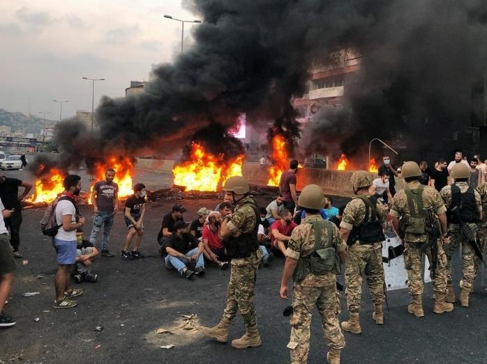 Lebanon scraps WhatsApp fee amid violent protests