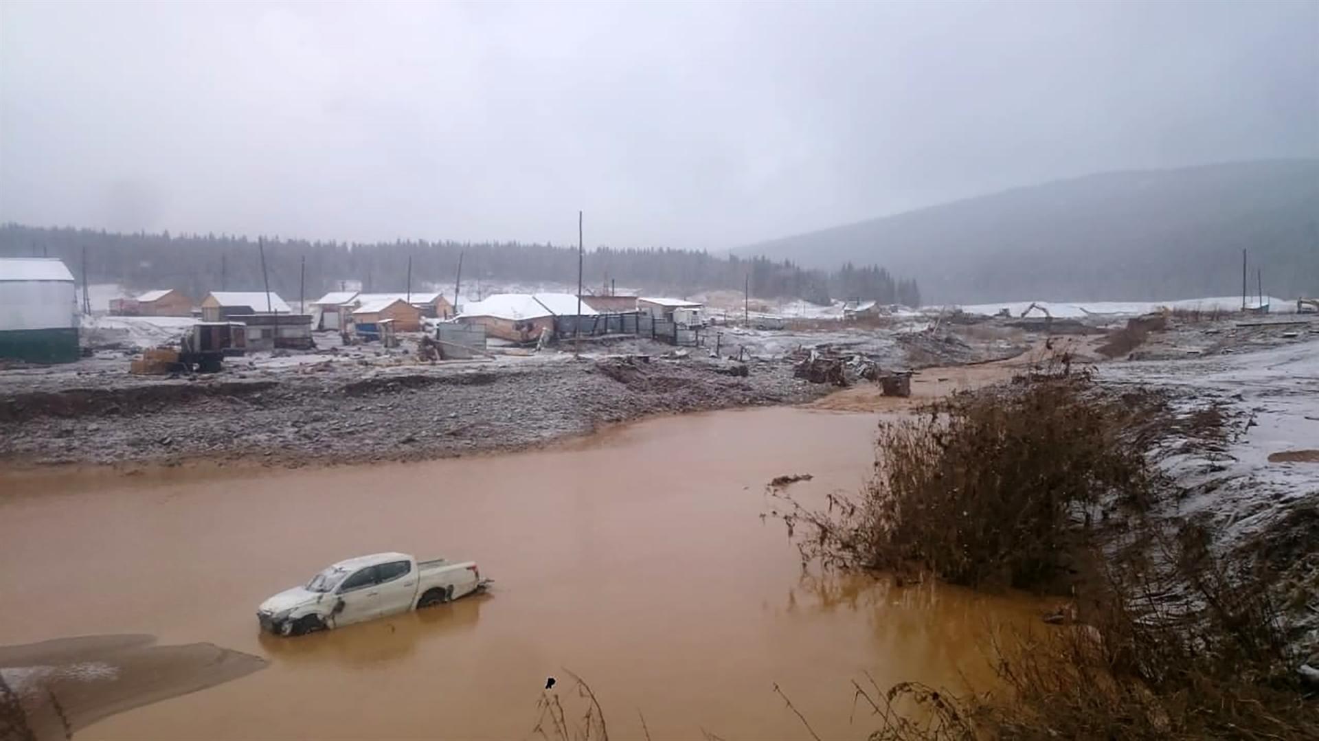 15 die in dam collapse at Siberian gold mine