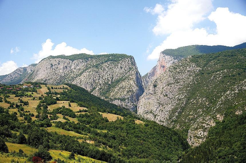 Canyons offer a “wild heaven” to visitors