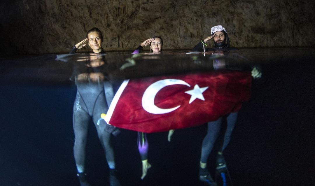 Turkish diver Şahika Ercümen breaks womens free-diving world record
