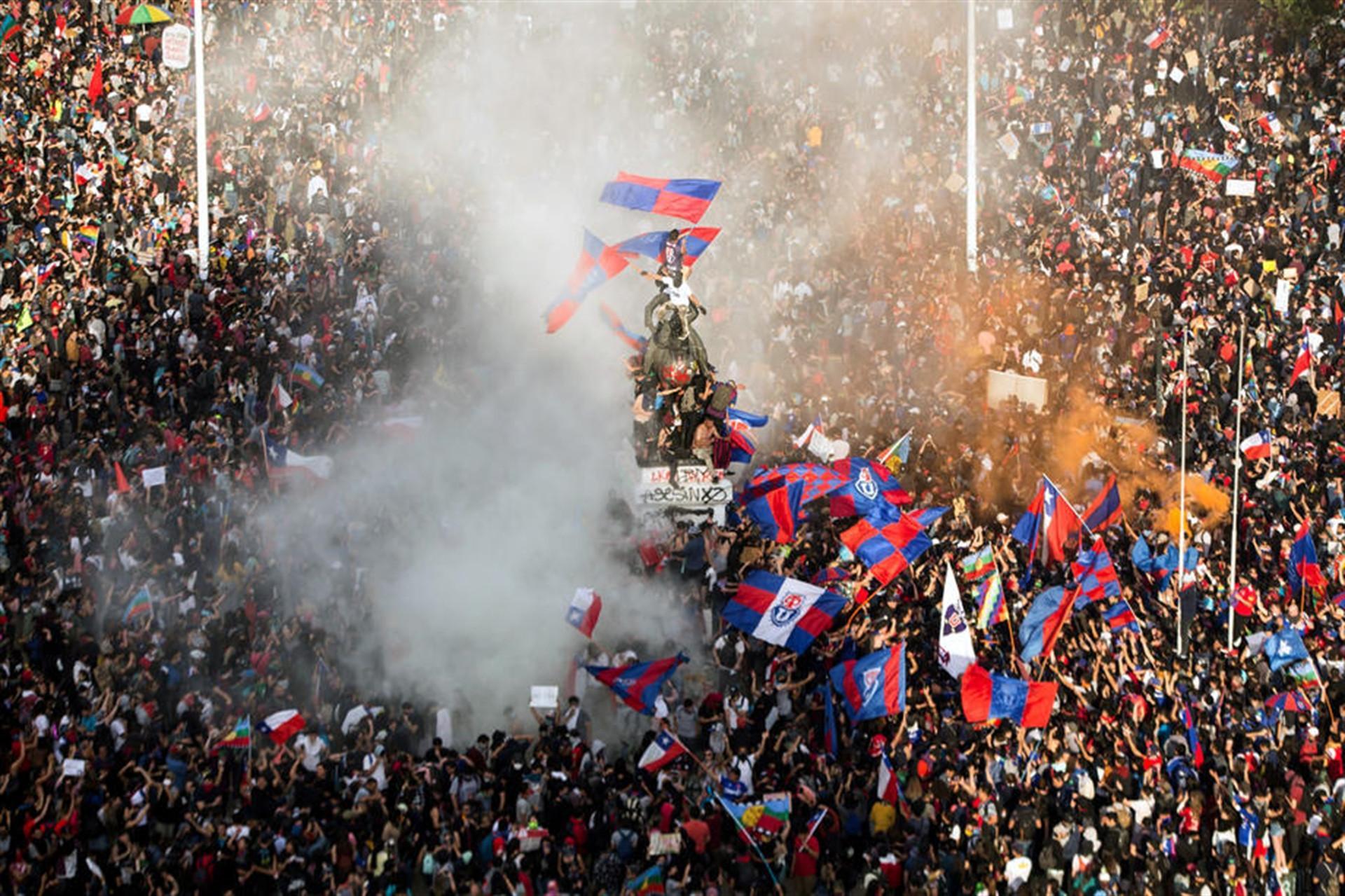 Chileans reject presidents concessions, plan new protests