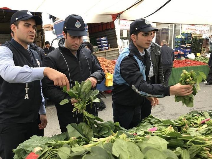 60 people get food poisoning from spinach-like wild plant