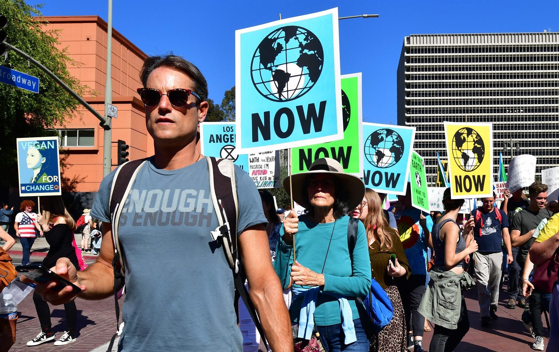 US tells UN it is pulling out of Paris climate deal