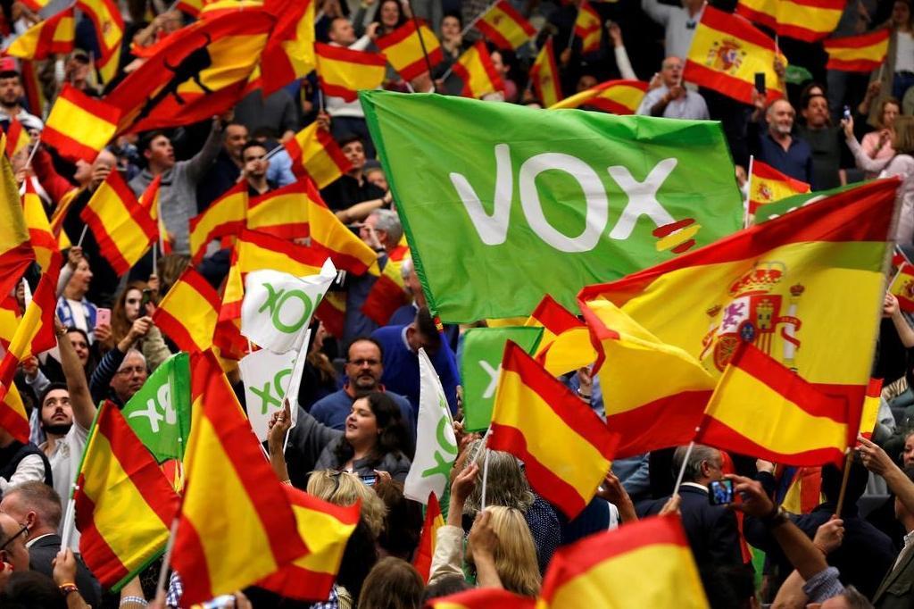 Spains far right doubles seats in hung parliament, difficult talks ahead