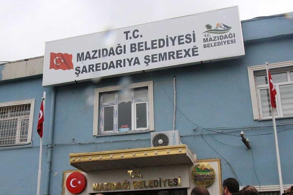 Mayors arrested over alleged terror links