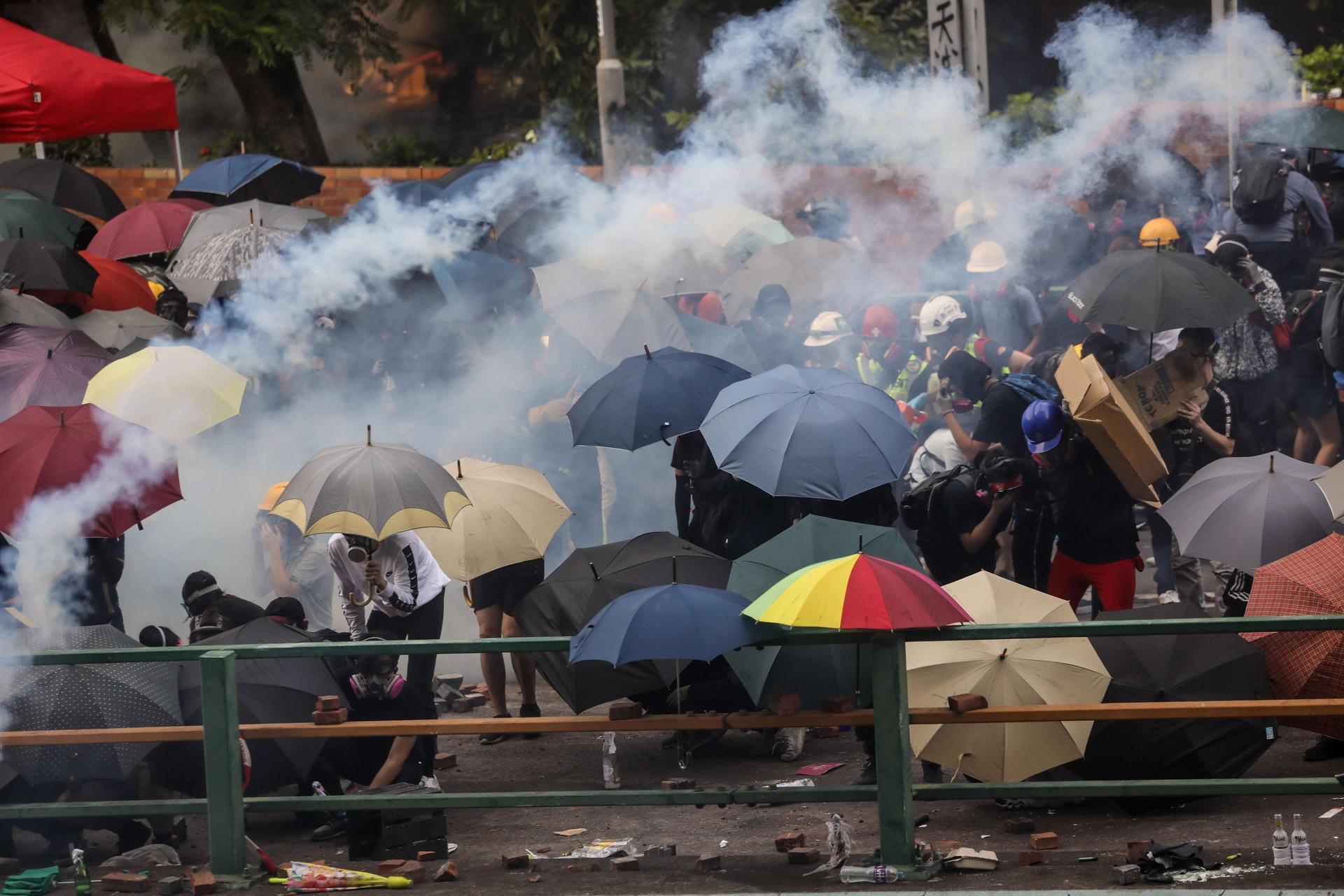 Hong Kong police battle protesters trying to escape arrest