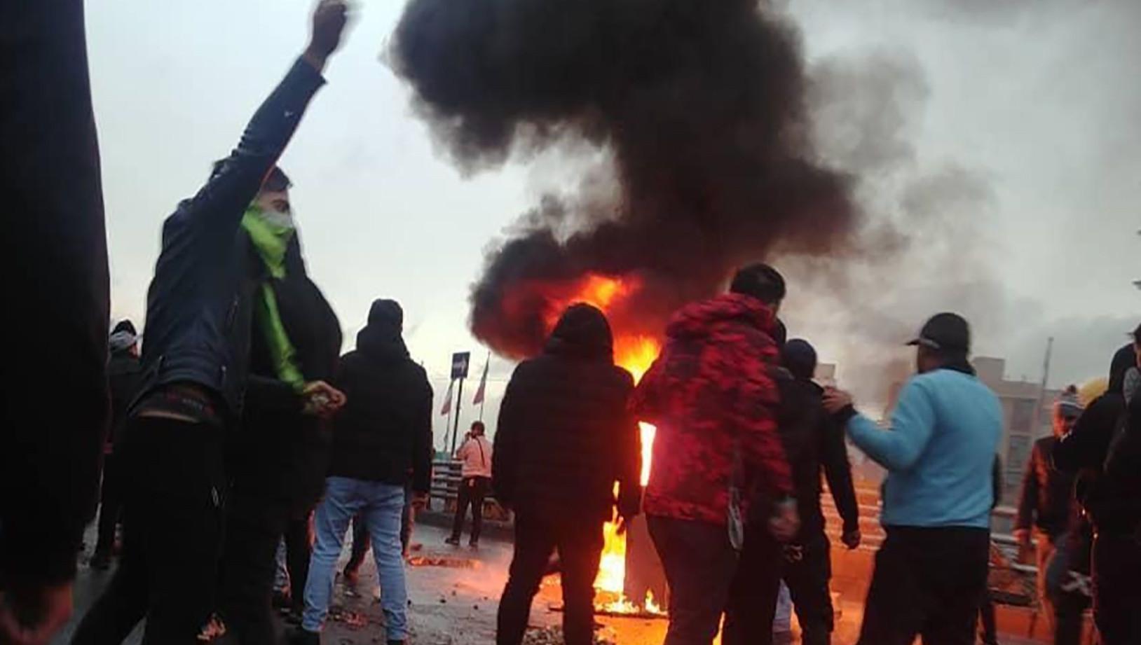 Iran cracks down on ringleaders of fuel protests