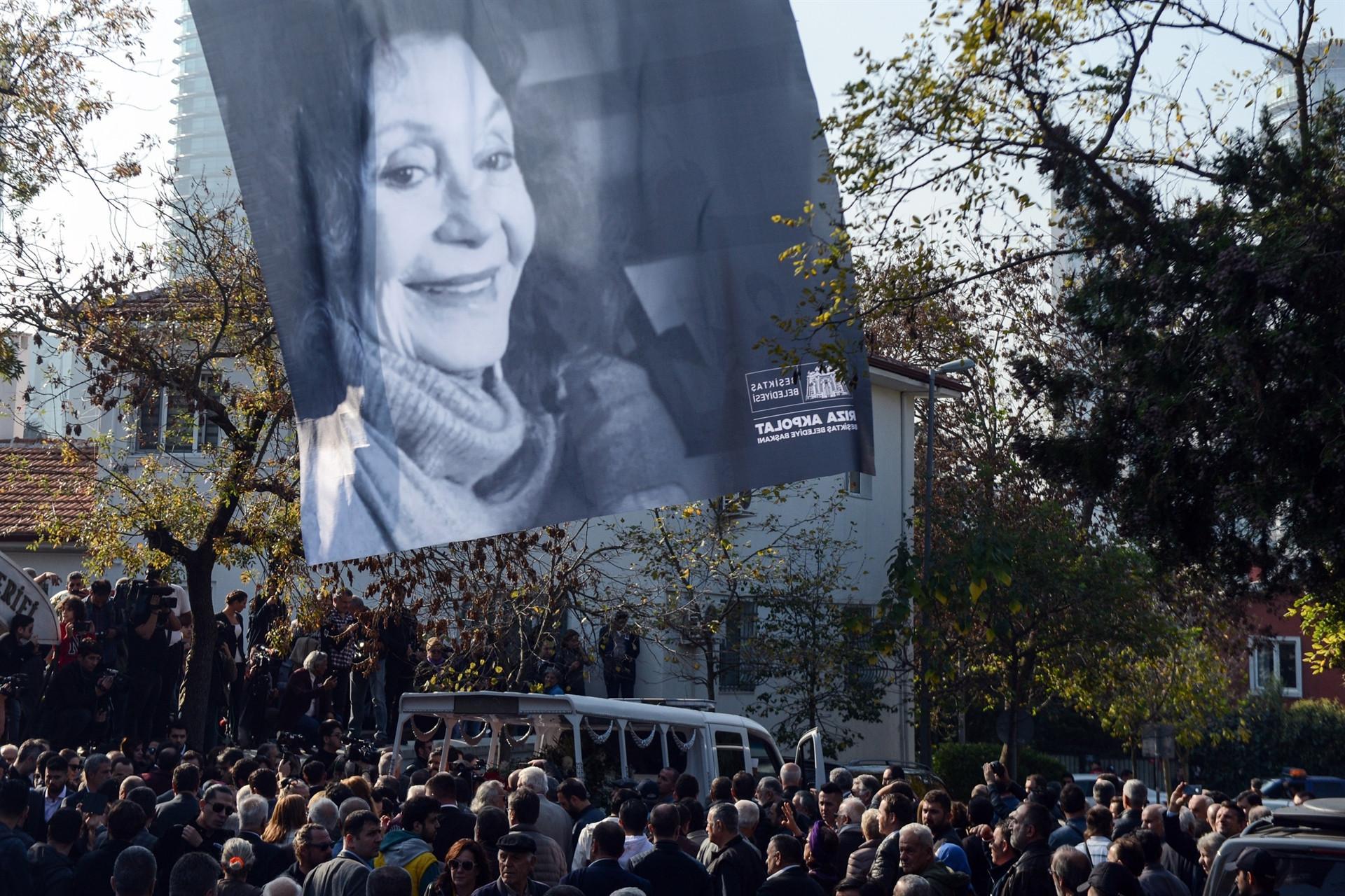 Yıldız Kenter laid to rest