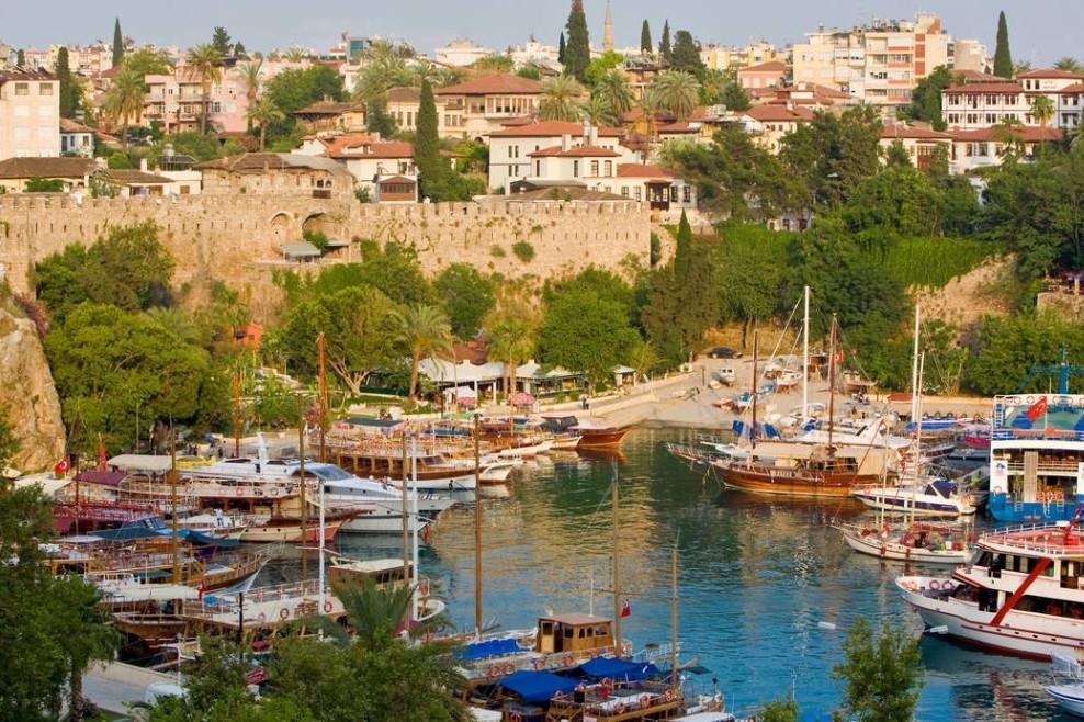 Antalya sets tourist record of 15 million