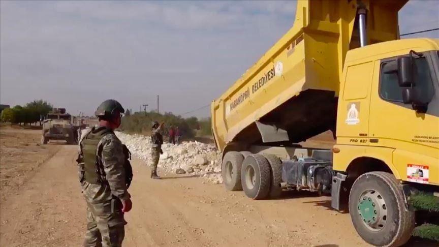 Turkish army builds more road checkpoints in N Syria