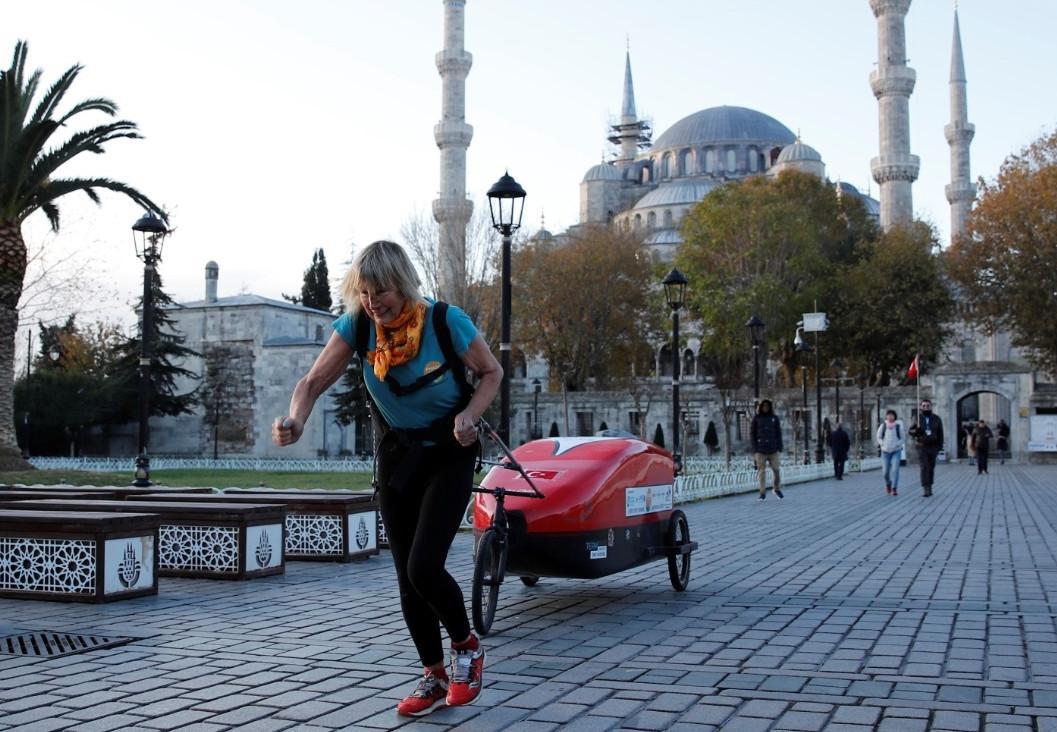 73-year-old British adventurer arrives in Istanbul