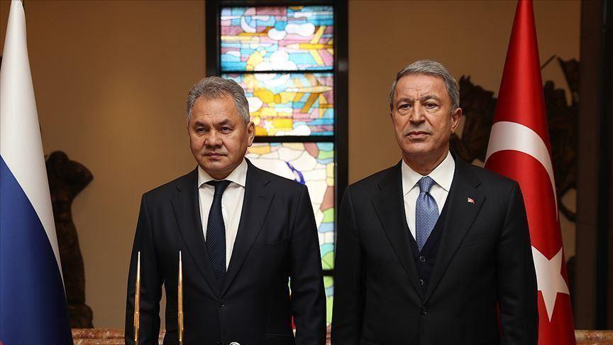 Turkish, Russian defense ministers hold phone call