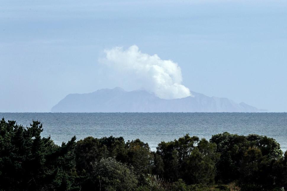 New Zealand volcano vents steam, stymies recovery of bodies