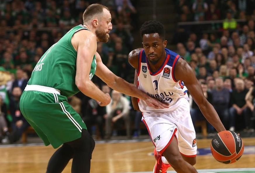 Anadolu Efes secure EuroLeague lead: 74-68