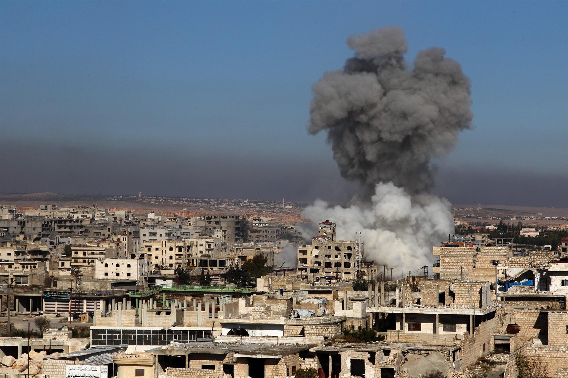 12,000 people flee Idlib amid regime, Russian attacks