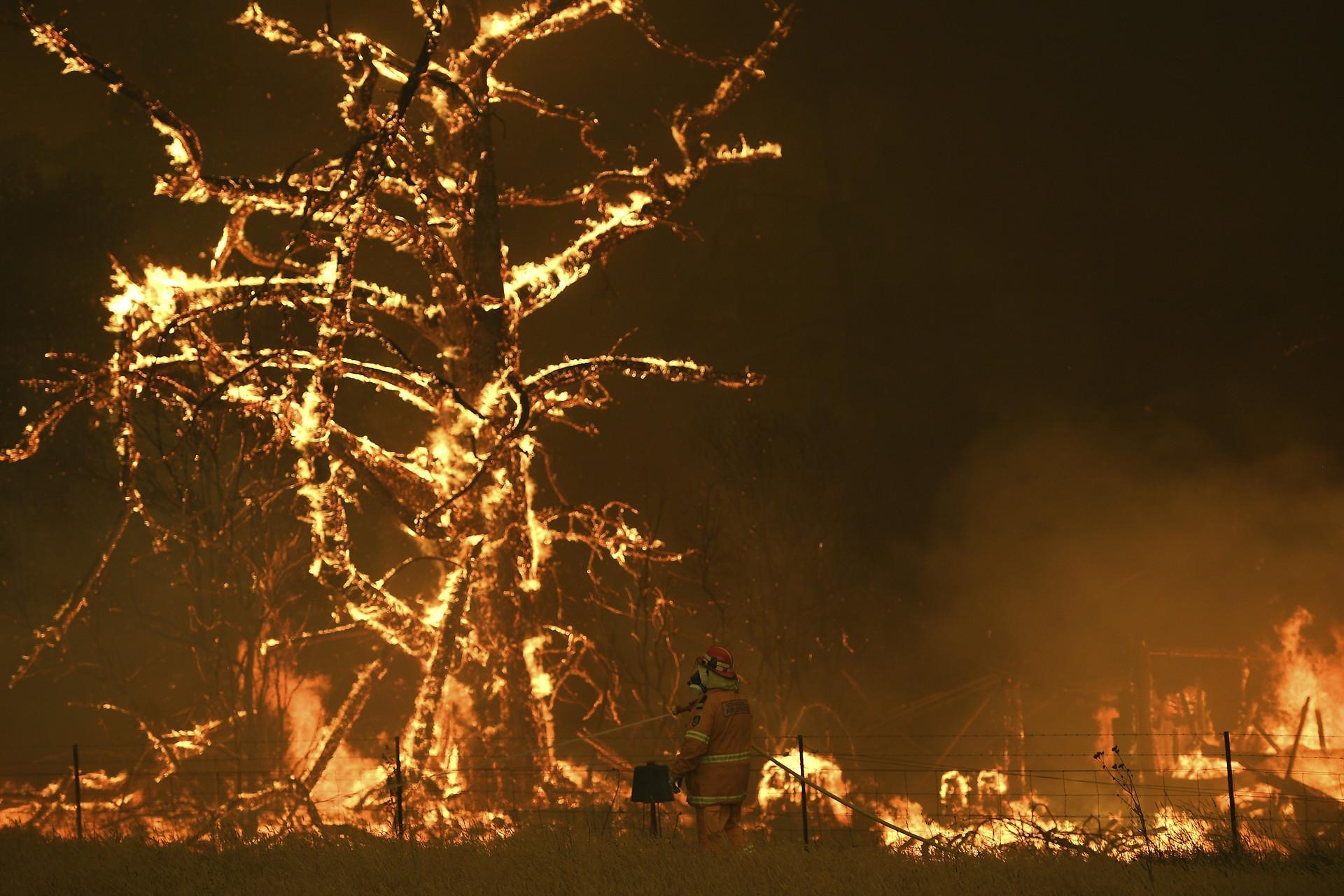 Australias PM defends climate stance amid wildfire disaster