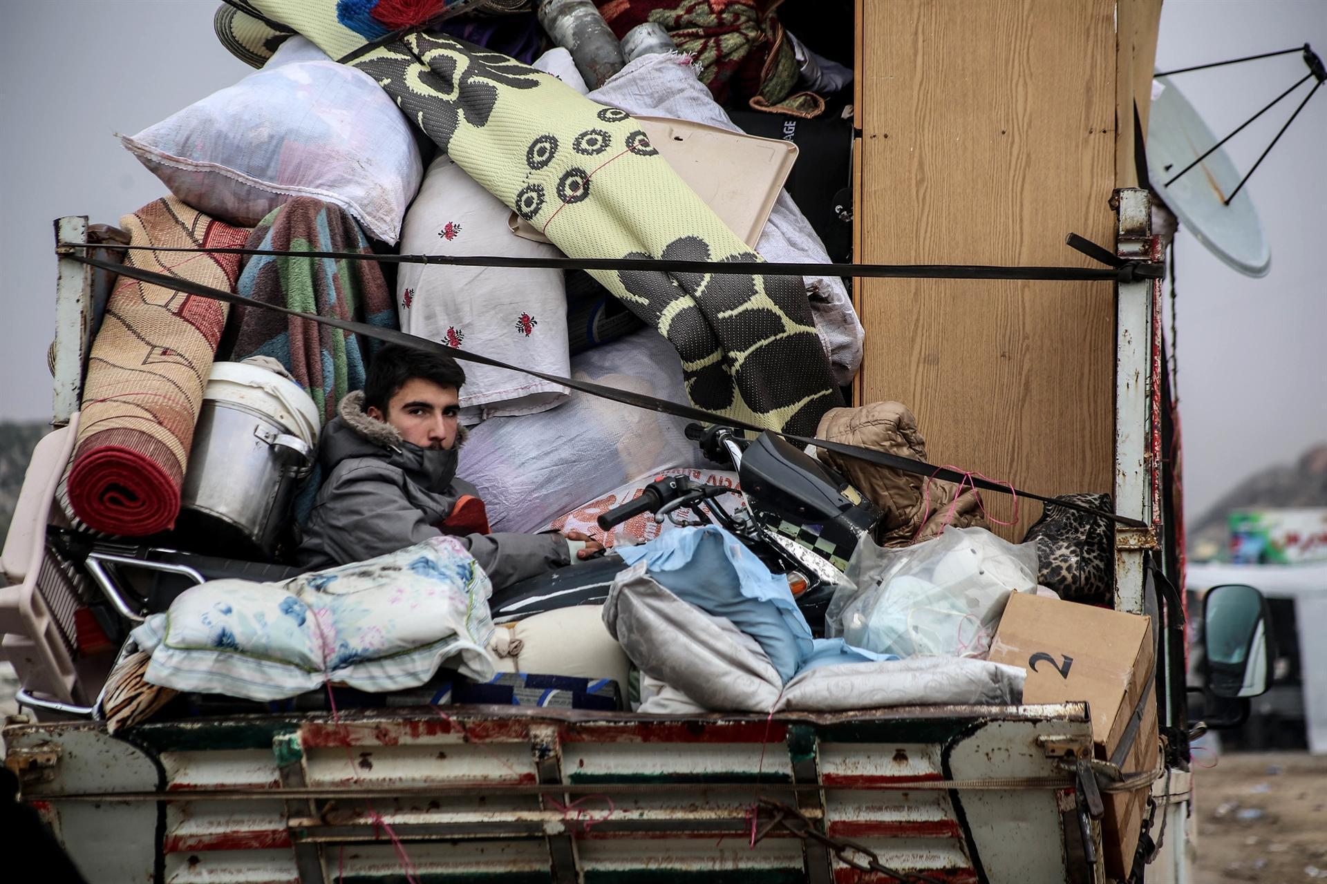 Ruling AKP says Turkey cannot handle new migrant wave from Syria’s Idlib