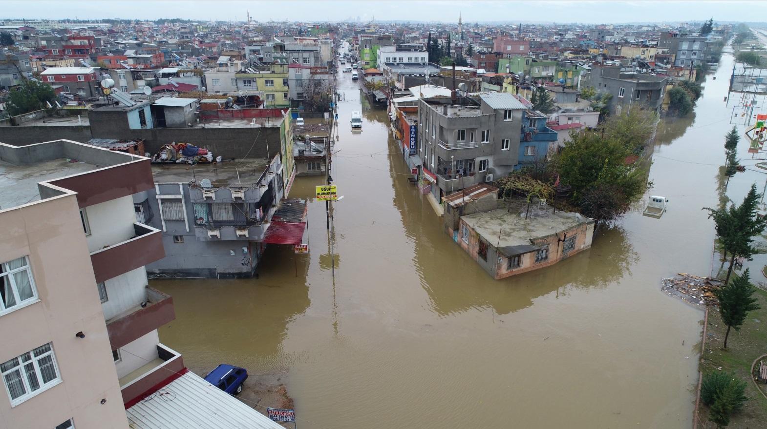 Flash floods paralyze Turkey’s southern province of Adana