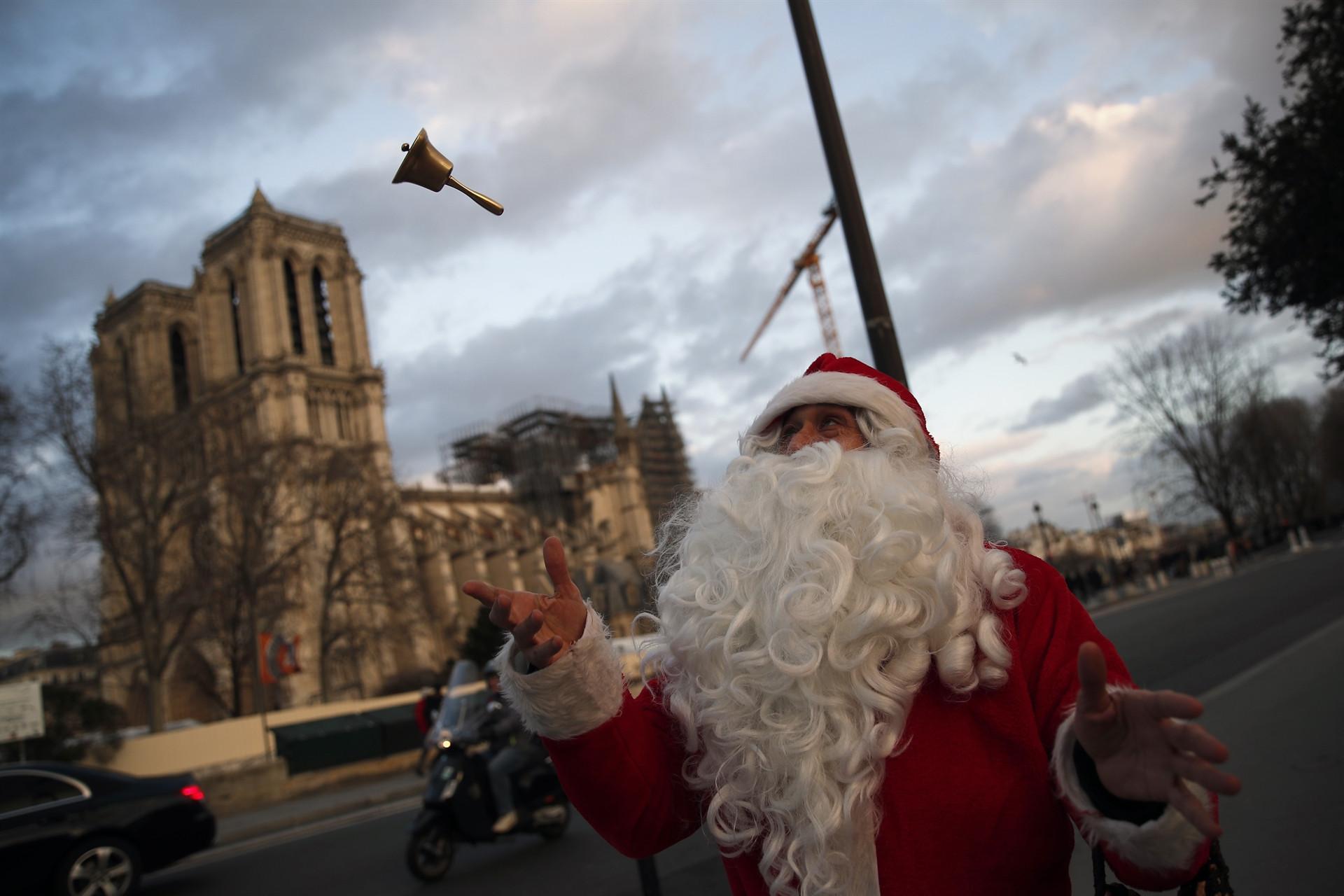Heavy hearts as Notre-Dame misses Xmas mass for first time since 1803