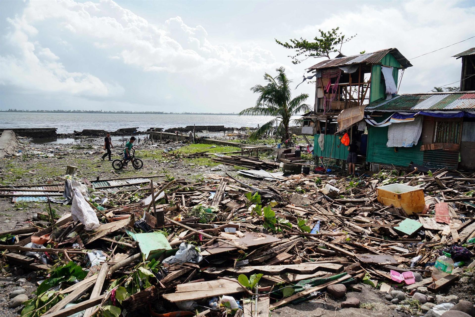 Death toll from typhoon climbs to 47 in Philippines
