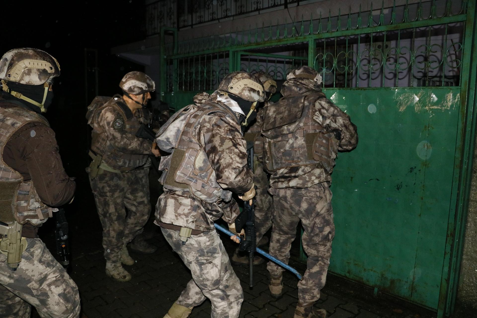 Police detain 102 over suspected ISIL links