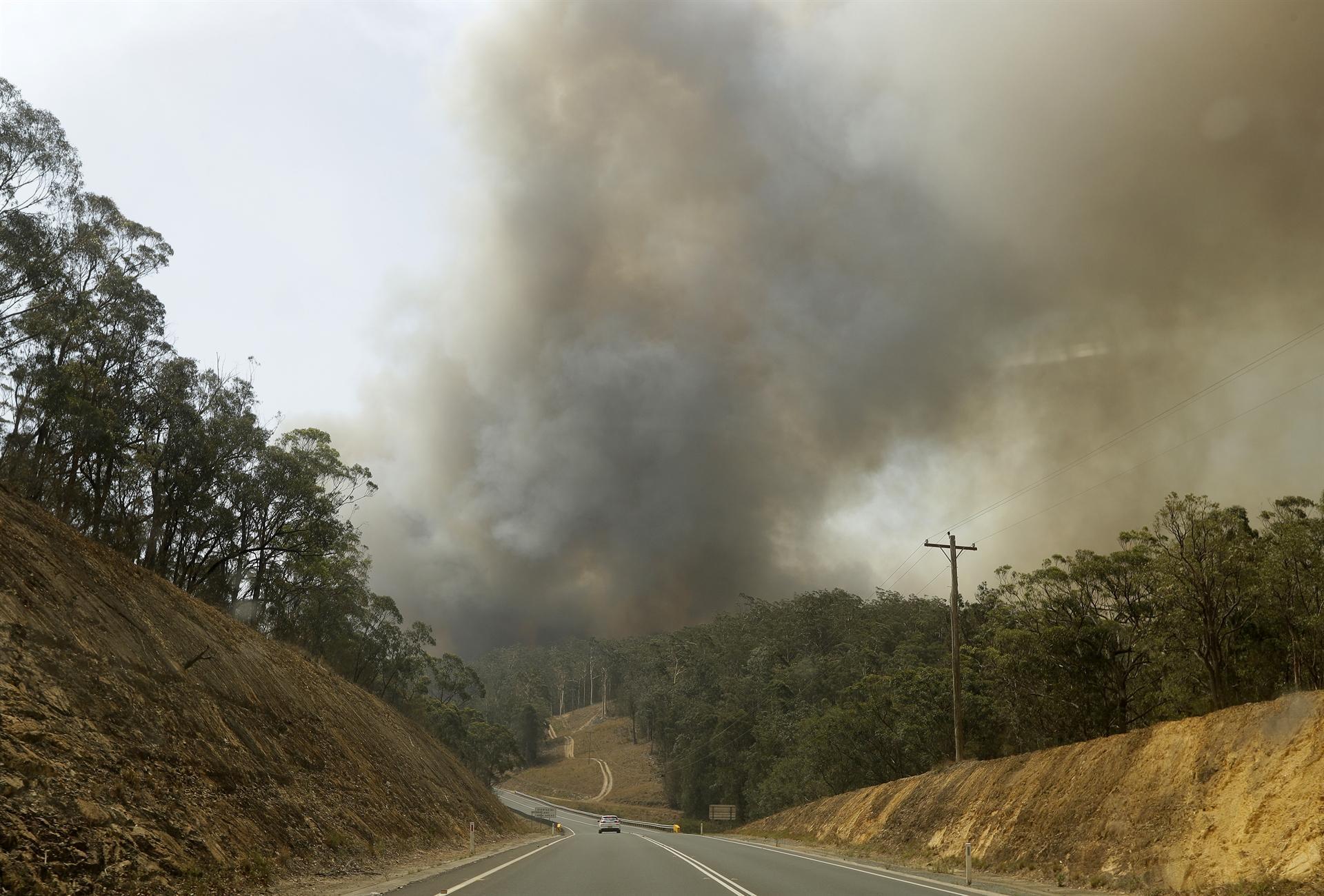 Bushfires rage out of control across southeast Australia