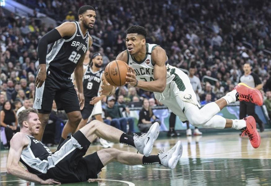 NBA: Bucks use 1-2 punch to overpower Spurs