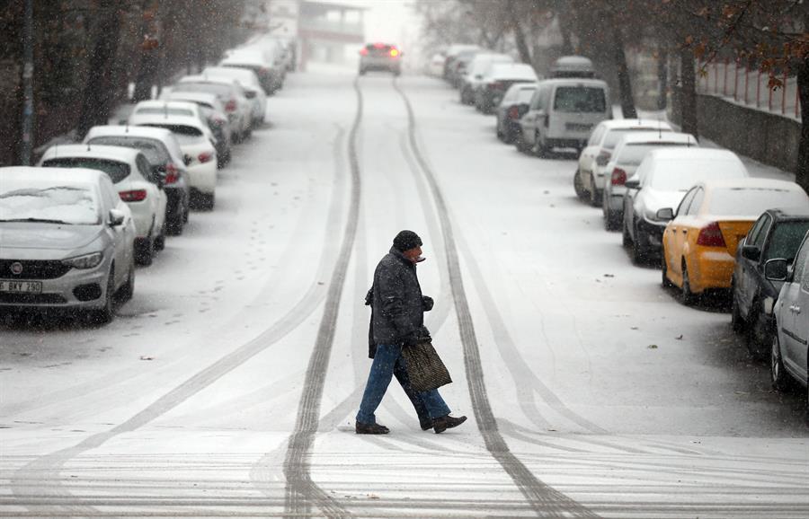 Ankara welcomes 2020s first snowfall