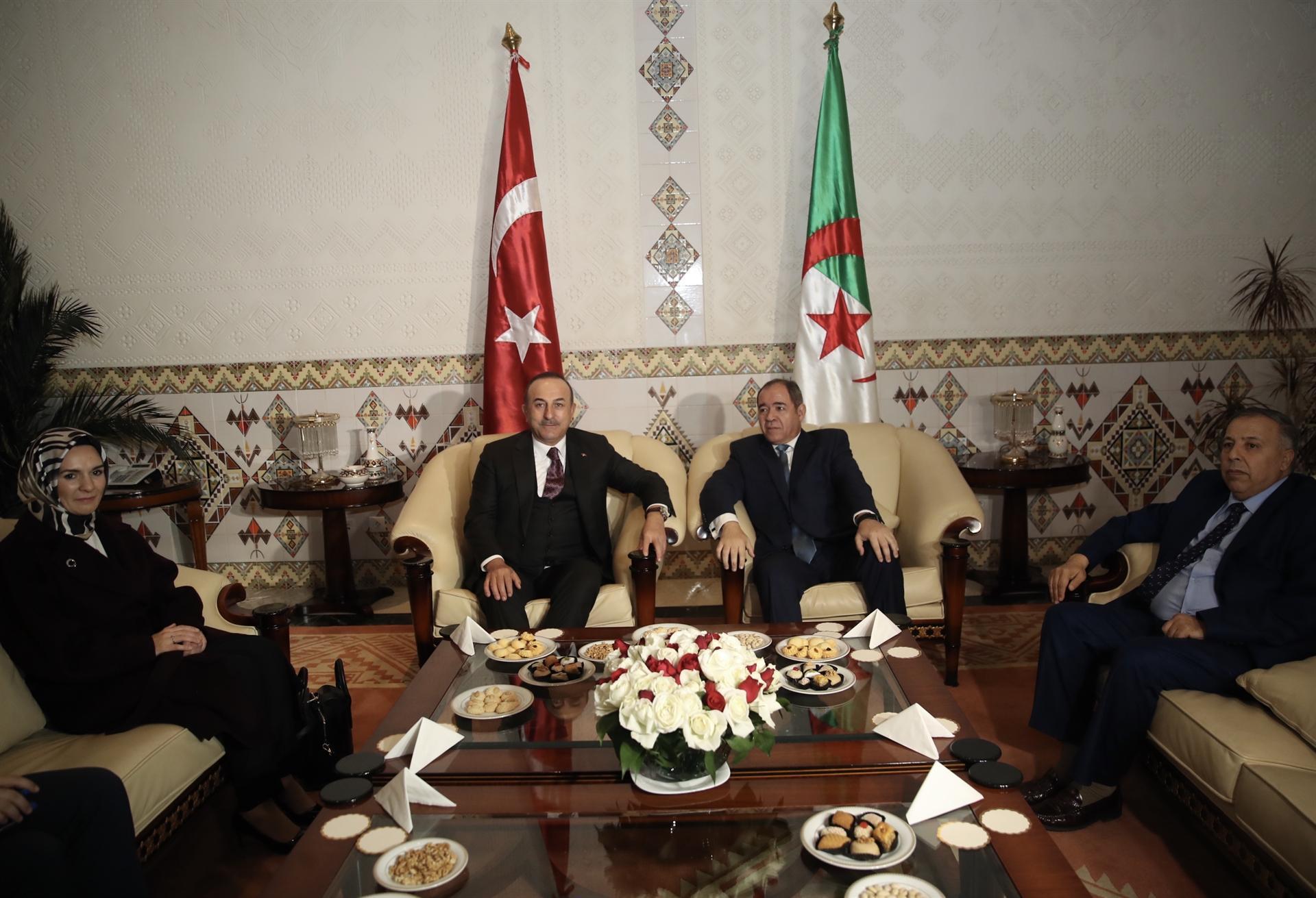 Turkish FM in Algeria for talks