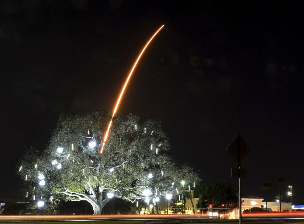 SpaceX launches 60 more satellites, trying to tone them down