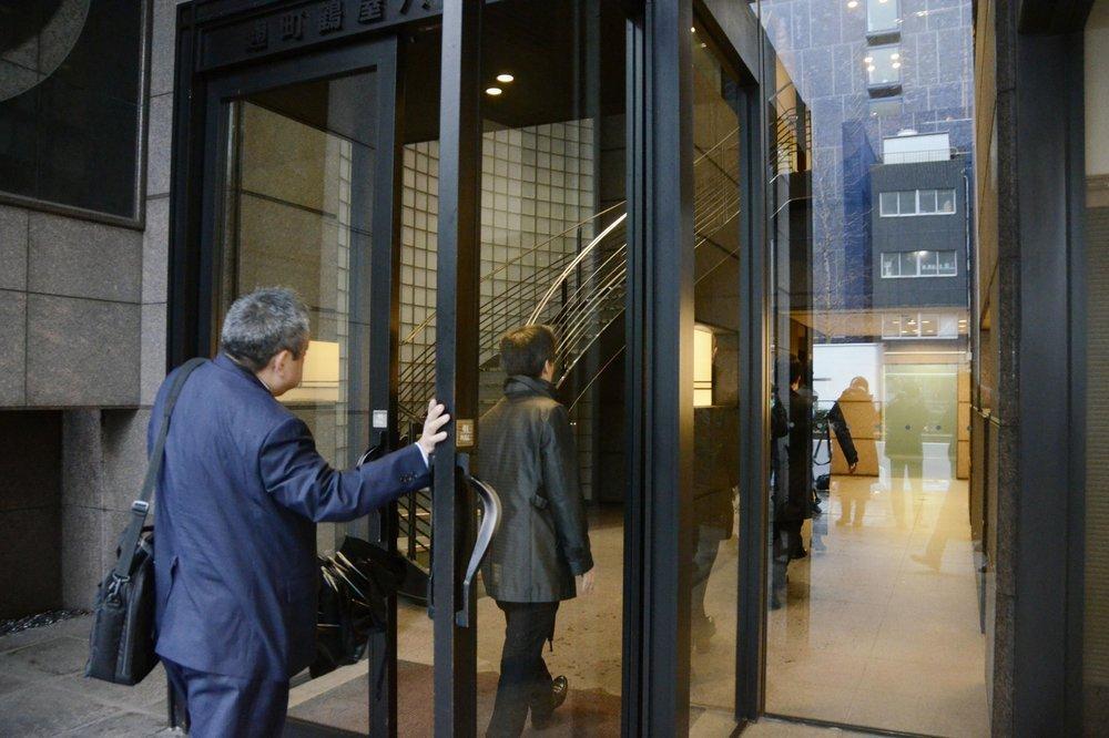Prosecutors raid lawyers office where Ghosn worked on case