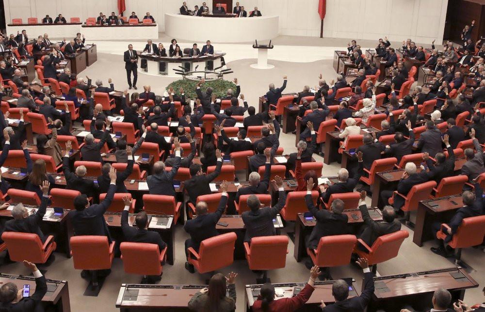 Ruling AKP rejects opposition motion for inquiry into FETÖ’s political establishment