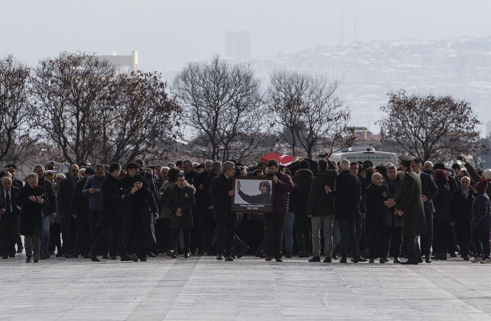 Rahşan Ecevit, wife of late prime minister, laid to rest
