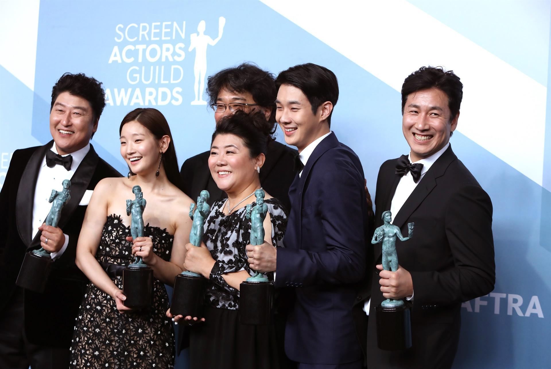 Parasite scores upset at SAG awards, boosting Oscar chances