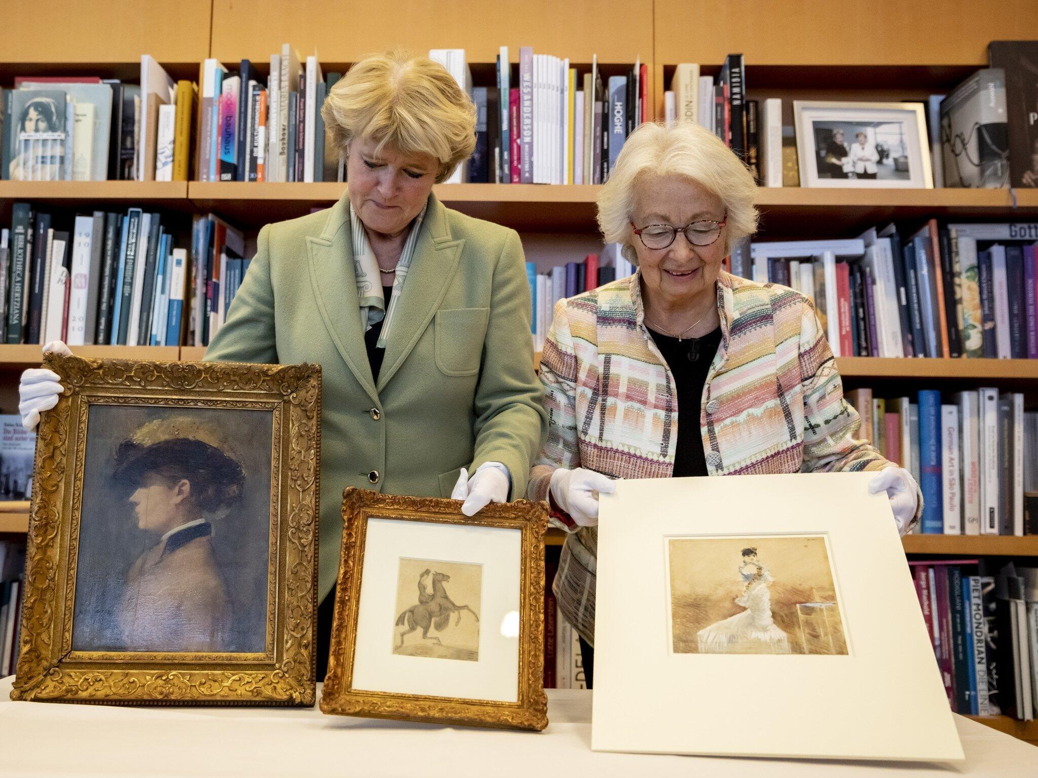 Stolen artworks returned to French Jewish family