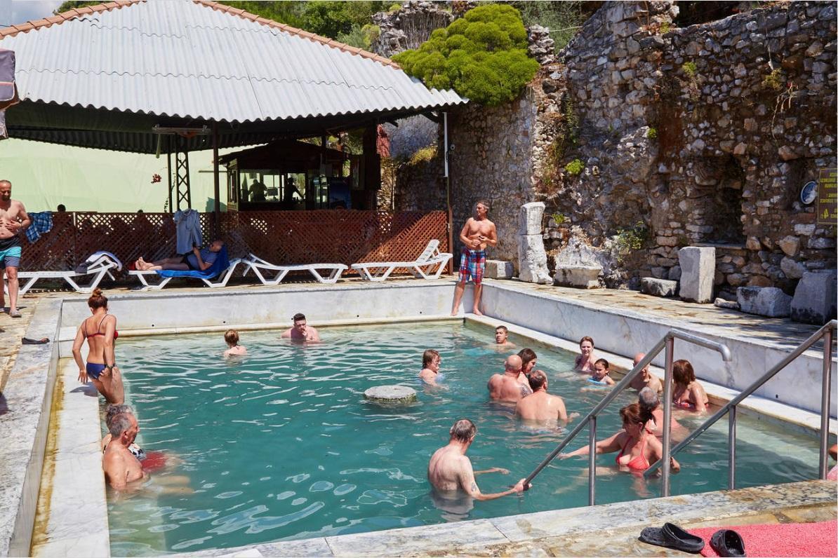 Turkeys hot springs attract Russian visitors