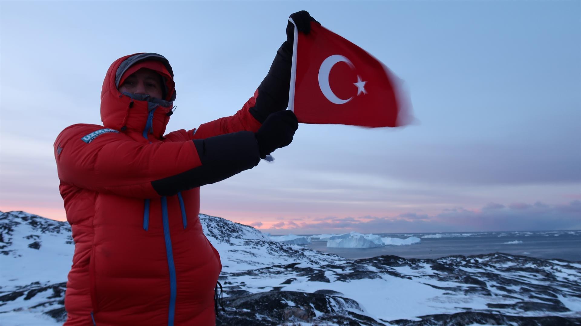 Turkish climate action team flies flag in Greenland